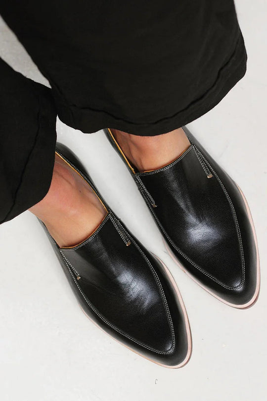 ELEGANT MINIMALIST LOAFERS