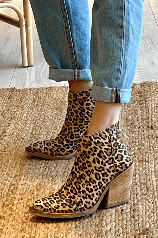 POINTED TOE COWBOY BOOT